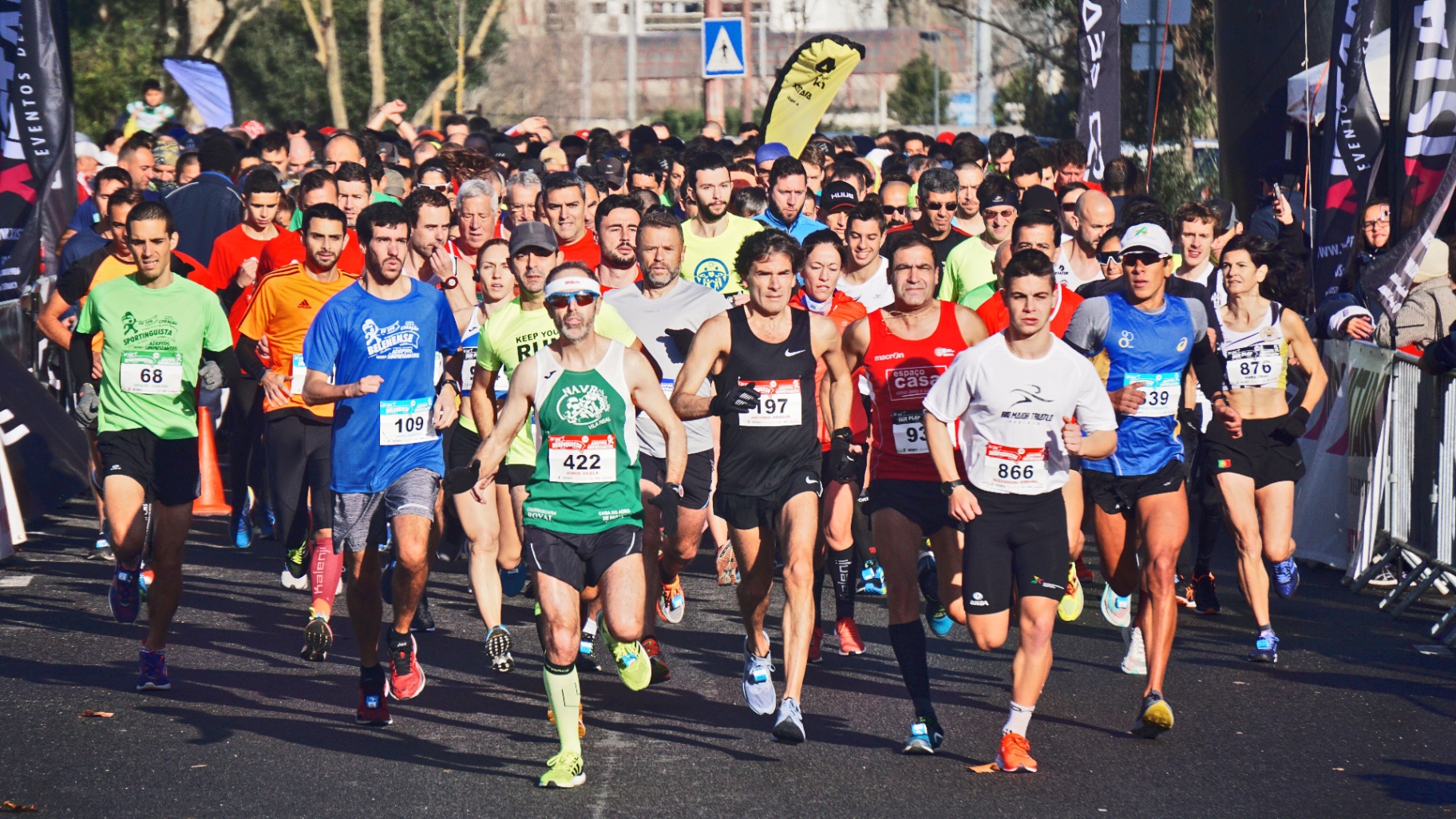 Race day crowd at the start